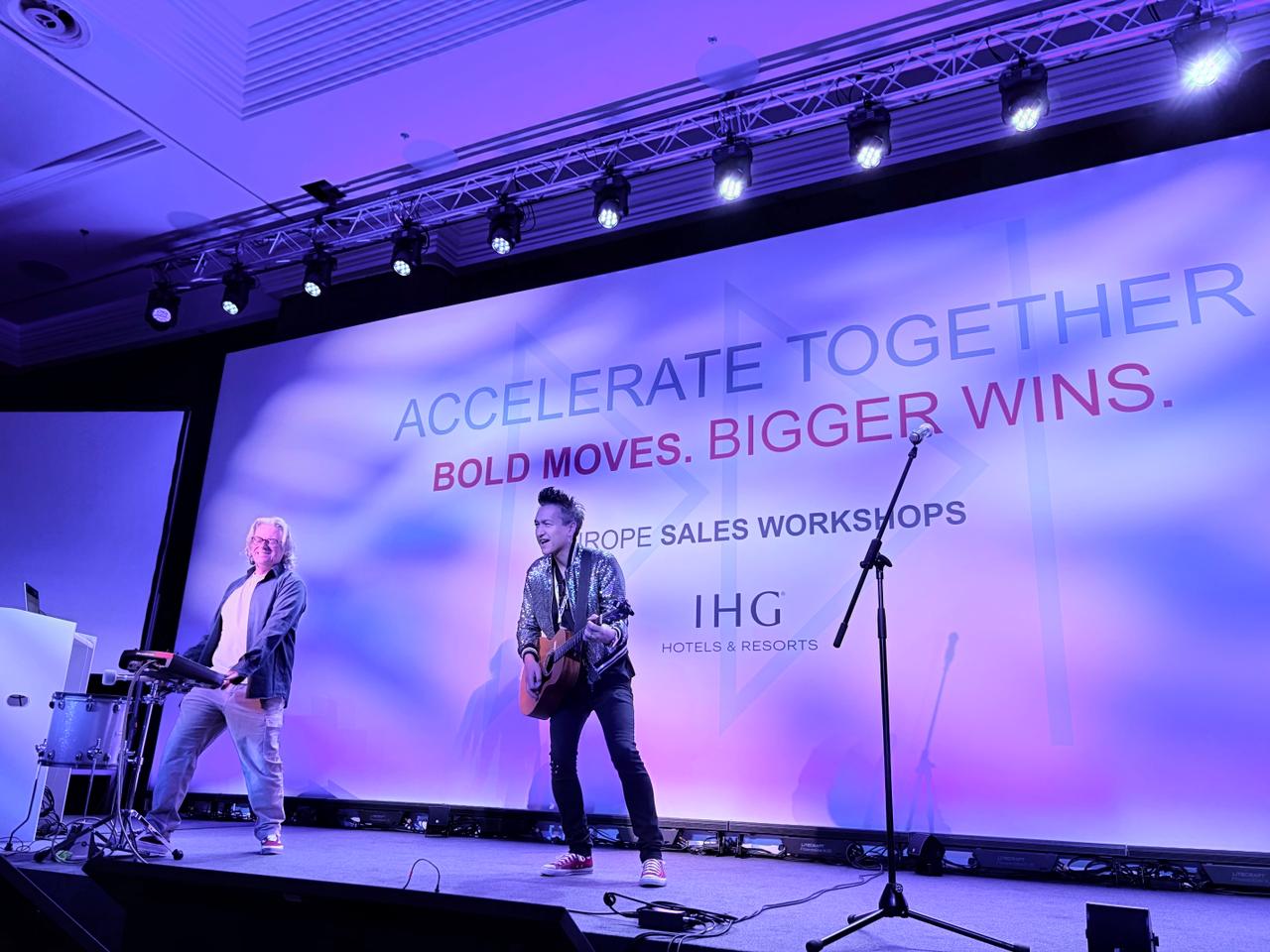 Live-Performance von Rock Your Role auf der IHG Hotels & Resorts Sales-Konferenz